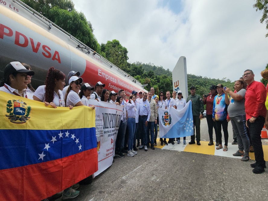 Juan Carlos Díaz Socorro - 5 unidades de transporte de combustible son asignadas por PDVSA al Estado Sucre - FOTO